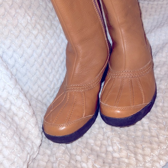 Tan leather UGG boots, size 9.5, almost brand new. - Picture 3 of 6
